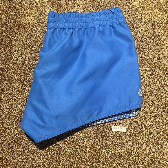 2/$20 Volcom shorts. No size visible, but they fit like a size Large/10 - Picture 6 of 6